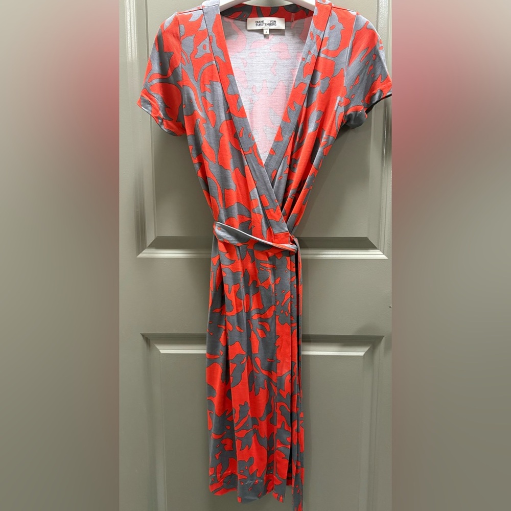 Diane Von Furstenberg short sleeve wrap dress